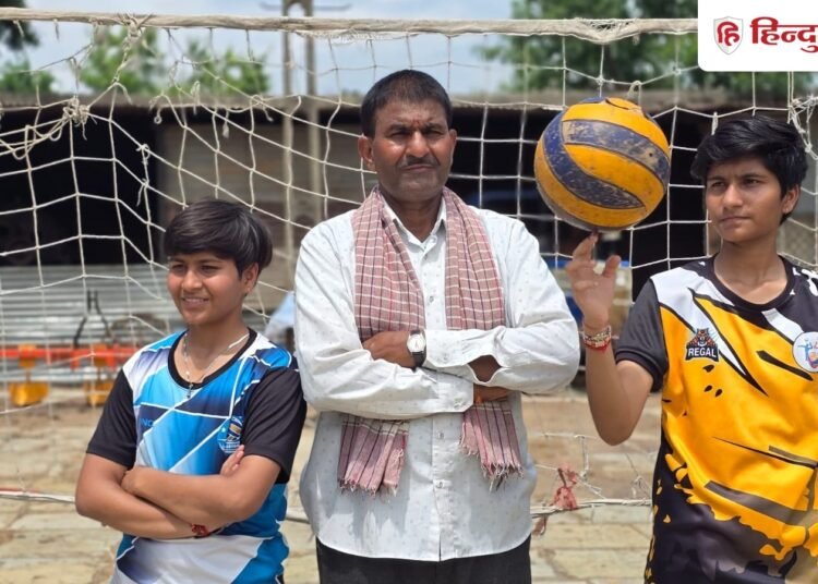 रियल लाइफ की दंगल गर्ल : पिता ने तबेले में ही बना दिया खेल मैदान, बेटियों ने नेशनल लेवल पर लहराया परचम, Madhya-pradesh Hindi News