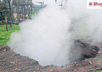 धनबाद में फिर धंसी जमीन, फट गई सड़कें; कई घरों को पहुंचा नुकसान, Jharkhand Hindi News
