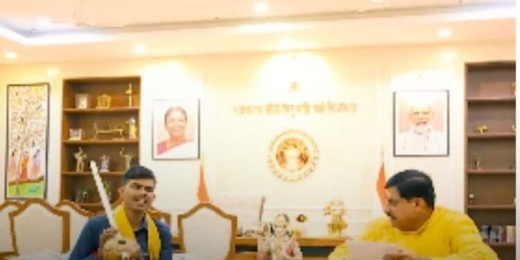 ‘हनुमान अंश’ के गायक सुनील लोधी से मिले CM मोहन यादव, हर मदद का दिया भरोसा, मध्य प्रदेश वीडियो न्यूज