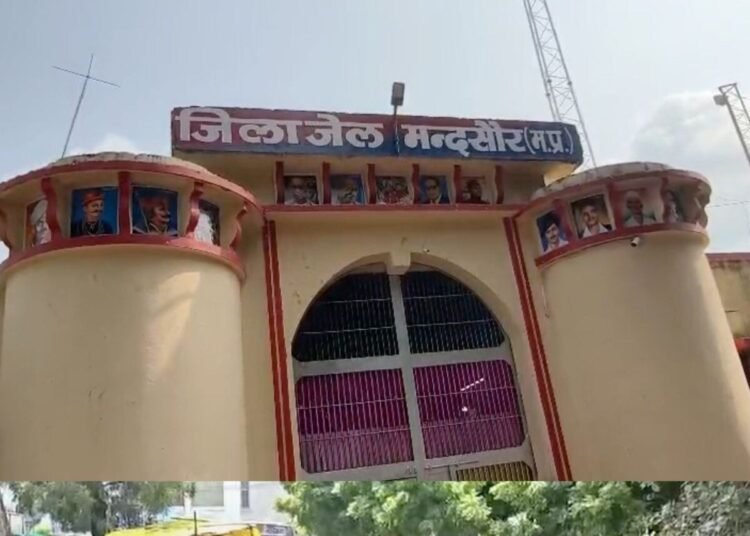 मंदसौर जिला जेल में 42 वर्षीय कैदी की संदिग्ध मौत, परिजनों ने लगाए गंभीर आरोप, मध्य प्रदेश वीडियो न्यूज