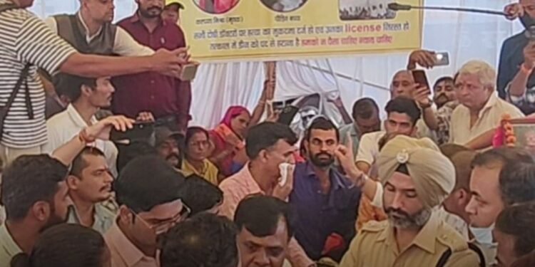 रीवा में कल्पना मिश्रा के परिजनों का आमरण अनशन जारी, FIR की मांग पर कलेक्टर-SP ने की बातचीत, मध्य प्रदेश वीडियो न्यूज