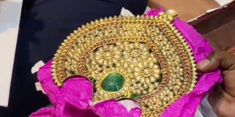ग्वालियर के गोपाल मंदिर में 120 करोड़ के गहनों से सजे राधा-कृष्ण, राजसी श्रृंगार ने मोहा मन, मध्य प्रदेश वीडियो न्यूज