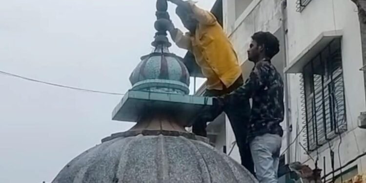 उज्जैन में 200 साल पुराने खड़े हनुमान मंदिर को हटाने पहुंची निगम टीम, पुलिस बल तैनात; 30 अगस्त को हुआ था विरोध, मध्य प्रदेश वीडियो न्यूज