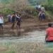 डिंडोरी में 5 साल बाद भी नहीं बना स्टॉप डेम, करीब 50 बच्चे बारिश में नदी पार कर स्कूल जाने को मजबूर, मध्य प्रदेश वीडियो न्यूज