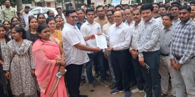 नरसिंहपुर में पटवारियों का प्रदर्शन, स्वामित्व पंजीयन से अलग रखने समेत कई मांगें, मध्य प्रदेश वीडियो न्यूज