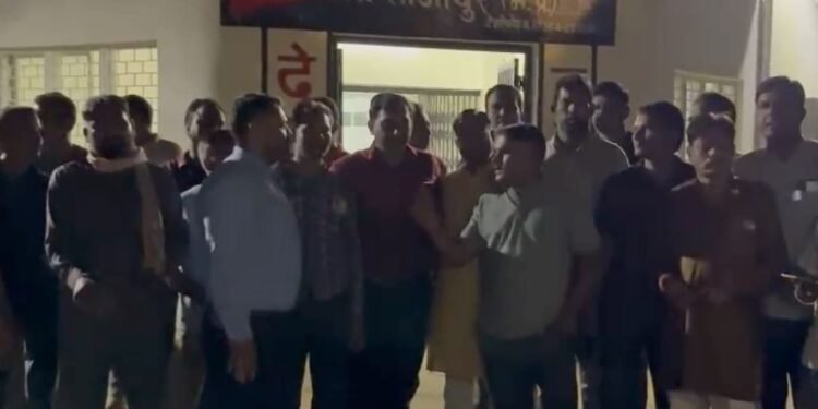 शाजापुर में सोशल मीडिया पोस्ट विवाद पर FIR, हिंदू संगठनों ने थाने का किया घेराव, मध्य प्रदेश वीडियो न्यूज