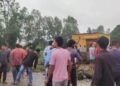 रीवा के गुढ़ मार्ग पर ट्रक ने बस को मारी टक्कर, पानी भरे गड्ढे में पलटी बस; रेस्क्यू जारी, मध्य प्रदेश वीडियो न्यूज