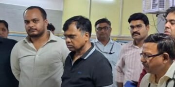 रीवा के संजय गांधी अस्पताल में कलेक्टर का देर रात औचक निरीक्षण, लापरवाही पर कड़े एक्शन की चेतावनी, मध्य प्रदेश वीडियो न्यूज
