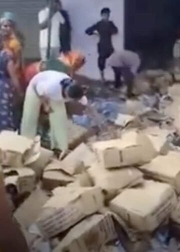 शिवपुरी में शराब दुकान के खिलाफ महिलाओं का विरोध, हंगामे और तोड़फोड़ का वीडियो वायरल, मध्य प्रदेश वीडियो न्यूज