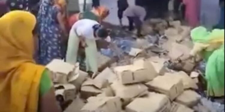 शिवपुरी में शराब दुकान के खिलाफ महिलाओं का विरोध, हंगामे और तोड़फोड़ का वीडियो वायरल, मध्य प्रदेश वीडियो न्यूज