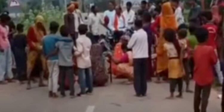 शिवपुरी के नावली गांव में शराब दुकान के विरोध में ग्रामीणों का चक्काजाम, पुलिस की समझाइश पर खत्म हुआ प्रदर्शन, मध्य प्रदेश वीडियो न्यूज