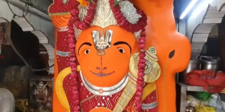 उज्जैन में तमाम कोशिशें नाकाम, टस से मस ना हुए ‘खड़े हनुमान’, क्या बोले विशेषज्ञ?, Madhya-pradesh Hindi News