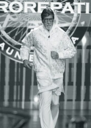घुटने में चोट के बाद भी नहीं रुके बिग बी? KBC 18 के सेट से शेयर की दौड़ते हुए तस्वीर, बोले- बहुत कुछ करना बाकी है