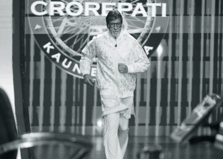 घुटने में चोट के बाद भी नहीं रुके बिग बी? KBC 18 के सेट से शेयर की दौड़ते हुए तस्वीर, बोले- बहुत कुछ करना बाकी है