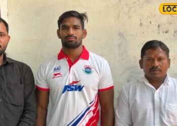 घर में मैट खरीदने तक के नहीं थे पैसे, फिर गांव की मिट्टी में सीखी कुश्ती, अब सौरभ विदेश में दिखायेंगे दम
