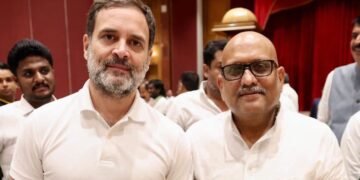 UP Chunav: अजय राय को पार्टी में रोकने के लिए क्या करेगी कांग्रेस? बीजेपी में जाने की अटकलों के बीच चढ़ावा चोरी पर उगल रहे आग