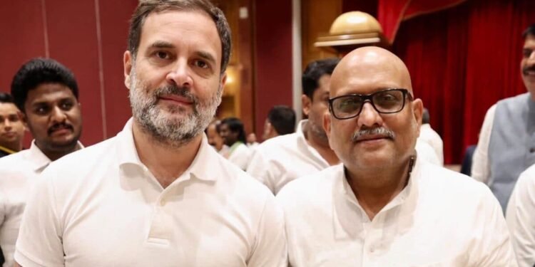 UP Chunav: अजय राय को पार्टी में रोकने के लिए क्या करेगी कांग्रेस? बीजेपी में जाने की अटकलों के बीच चढ़ावा चोरी पर उगल रहे आग