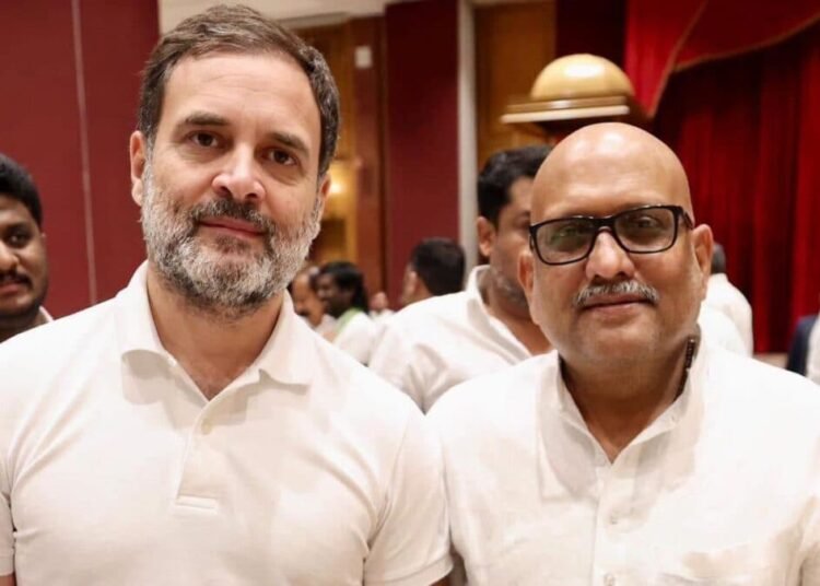 UP Chunav: अजय राय को पार्टी में रोकने के लिए क्या करेगी कांग्रेस? बीजेपी में जाने की अटकलों के बीच चढ़ावा चोरी पर उगल रहे आग