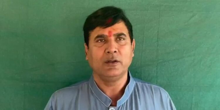लड़कियों को पीटने वाले BJP विधायक नंदकिशोर के आदमी? सपा का बड़ा आरोप, MLA ने दी सफाई